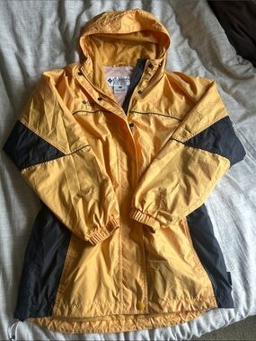 Vintage Columbia Sportswear PACKABLE Hooded Windbreaker